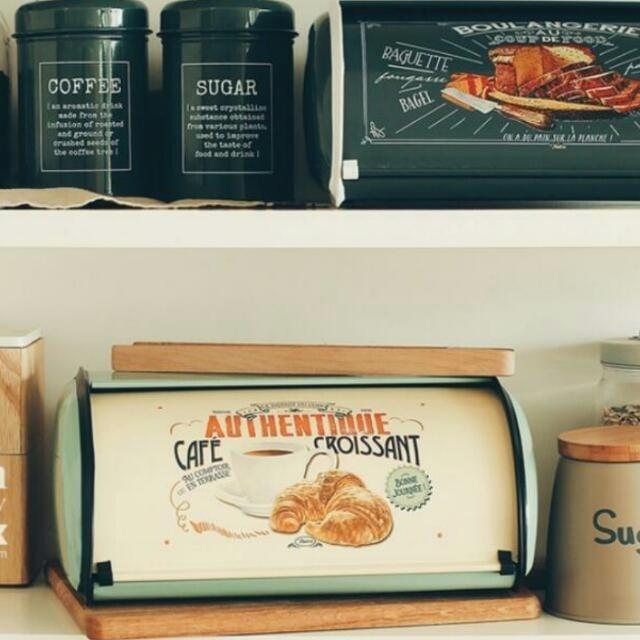 Divine Retro Bread Box