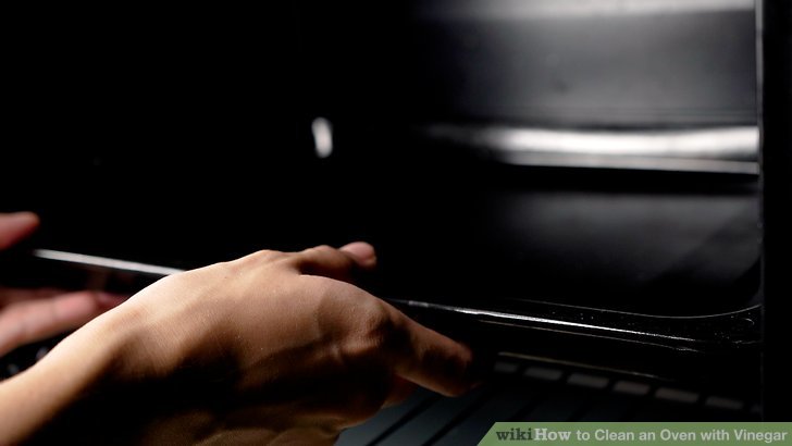 How to Clean an Oven with Vinegar