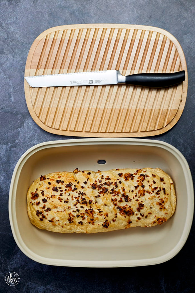 No Preheating and No Kneading make this THE BEST (and easiest) No-Knead Onion Bread!