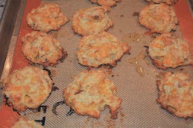 I made these to go with chicken pot pie soup.  They tasted JUST like Red Lobster biscuits, but much lower in carbs.