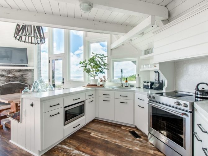 These are the Essential Tools and Appliances for Stocking a Second Home Kitchen