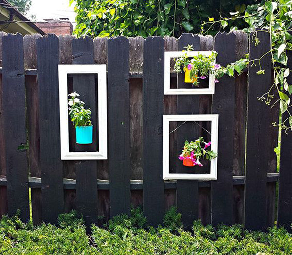 15 Awesome DIY Garden Fence Decorating Ideas