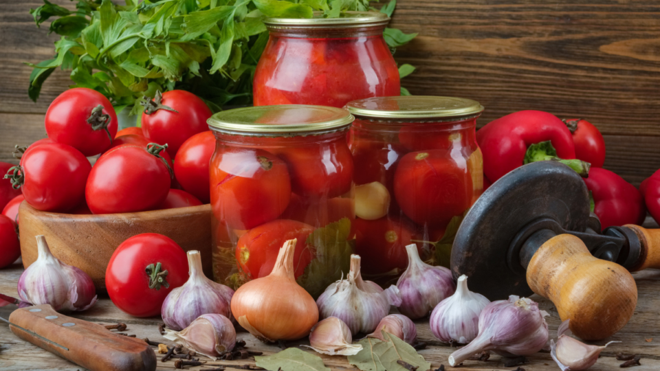 Canning Tomatoes is Dangerous, So We Asked The Experts